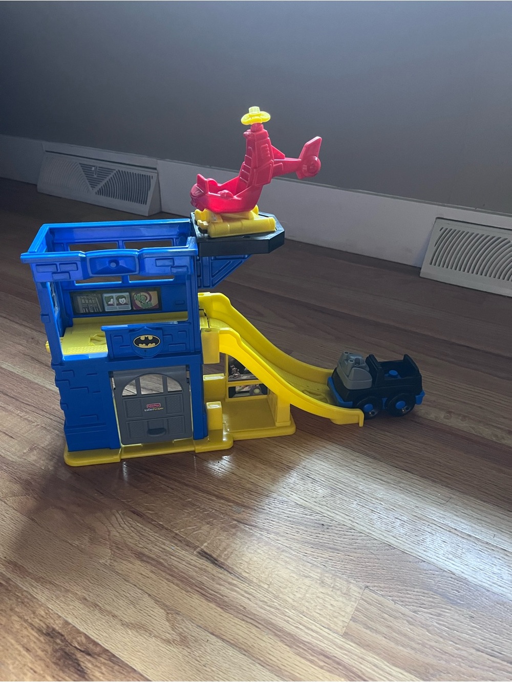 Fisher-Price Little People DC Super Friends Batcave